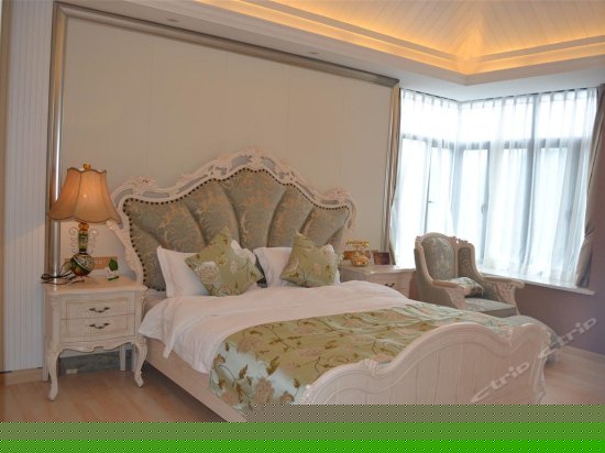 豪华别墅园景蜜月套房