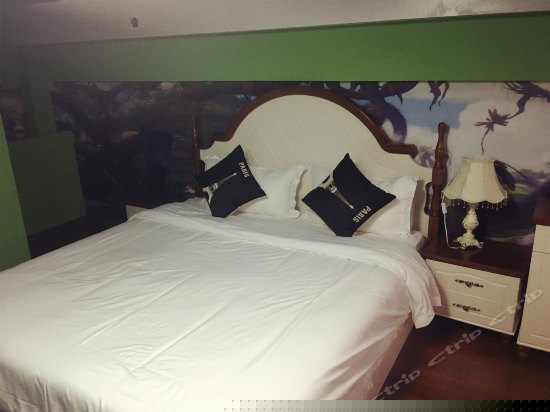 疯狂原始人主题大床房