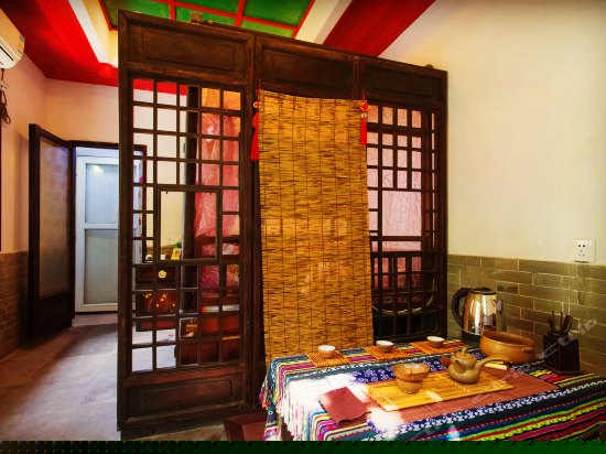 彩云轩独栋庭院古典雕花大床房