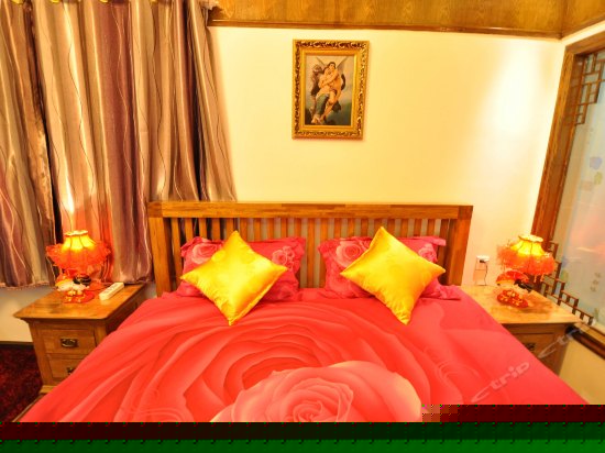 阳光蜜月大床房202