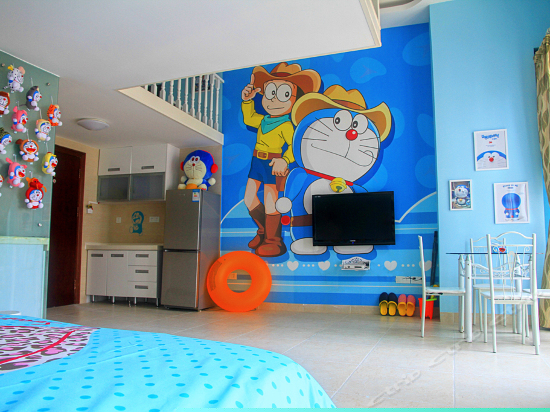 哆啦A梦主题园景复式家庭房