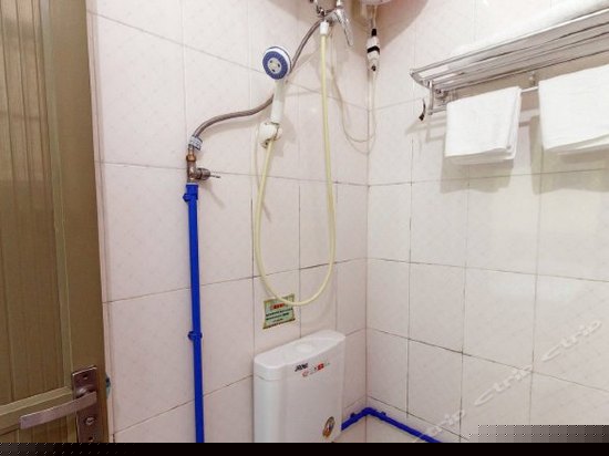 1.8米豪华电脑大床房