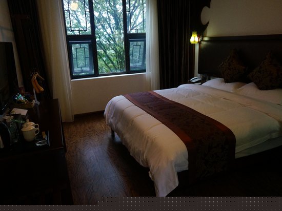 山景豪华大床房