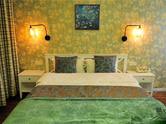 抱庭舒适大床房