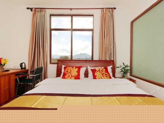 雅致精品情侣大床房