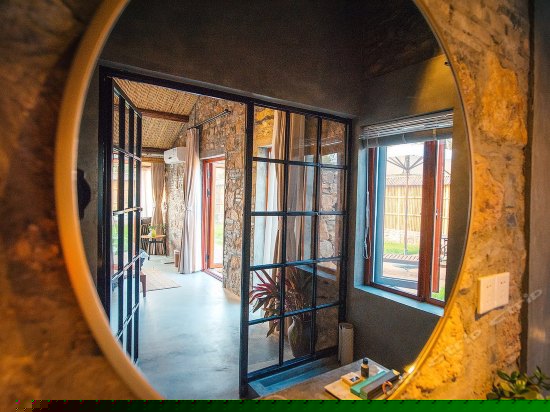 后现代独立温泉房