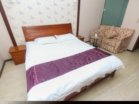 豪华情侣大床房