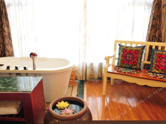 月玲珑全景窗亲海大床房