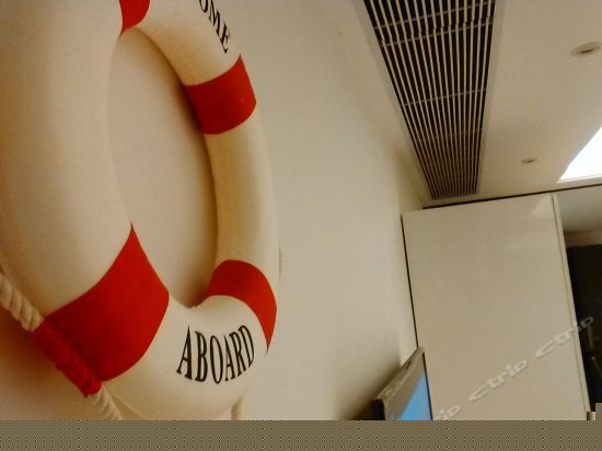 情侣温馨海景大床房