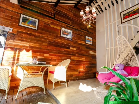 巷陌听雨家庭房