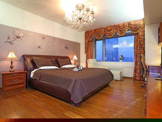 豪华河景大床房