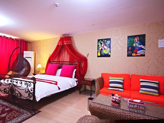 梦里闻溪风情大床房