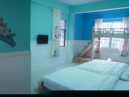 狂欢塌塌米三人房