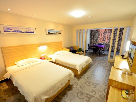 豪华商务大床房