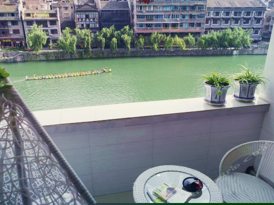 江景情侣大床房