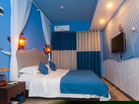 蔚蓝实光大床房