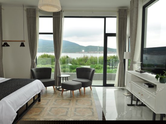 高级海景阳台大床房