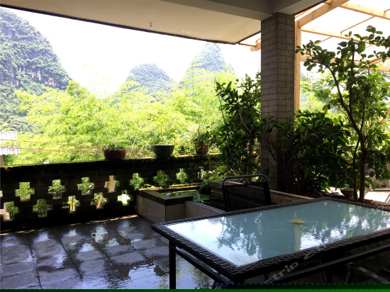 5号豪华阳台标准双床房