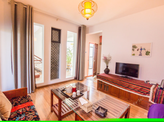 归鸿至阳台套房