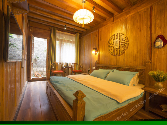 豪华大床房（二楼）