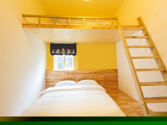 温馨阁楼上下铺