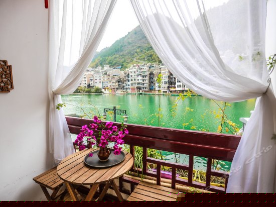 阳台河景大床房B