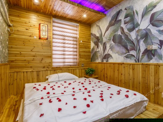 东南亚榻榻米房