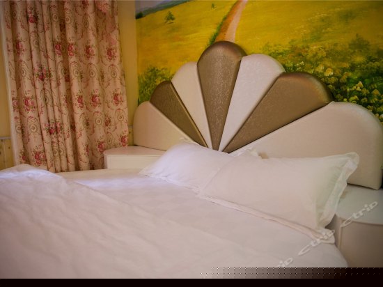 温馨浪漫圆床房