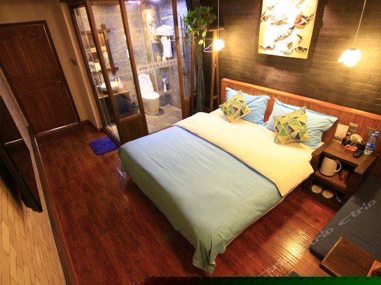 三楼豪华大床房