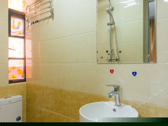 飘窗电脑双人房