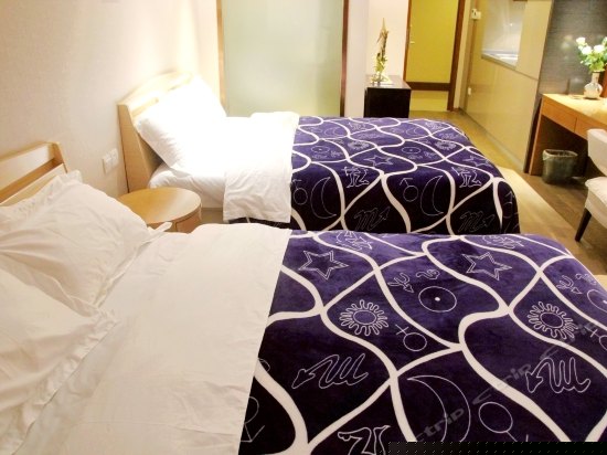 假日狂欢四人公寓