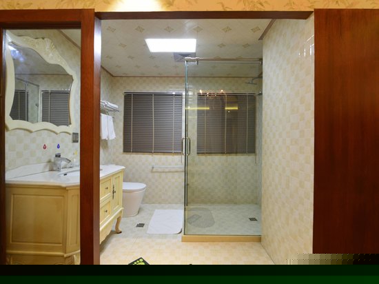 临水阳台大床房