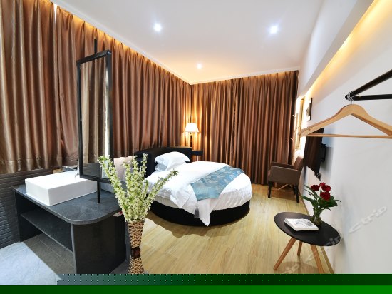 至尚精品圆床房