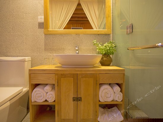 静美豪华阳光大床房