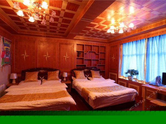 藏式豪华家庭房