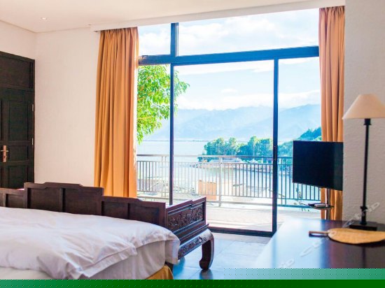 山居院林荫露台海景房