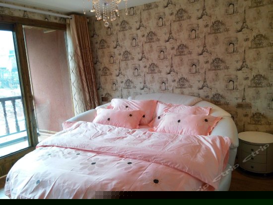 江景阳台圆床房