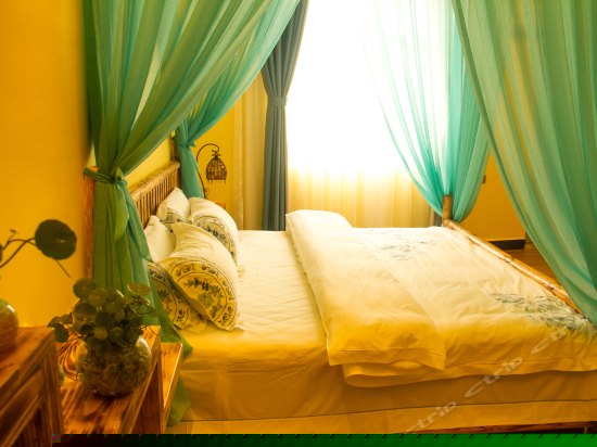 阳光蜜月大床房