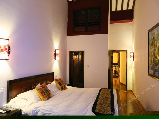 豪华宽敞大床房