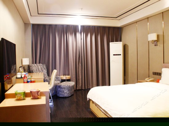 颐嘉酒店大床房
