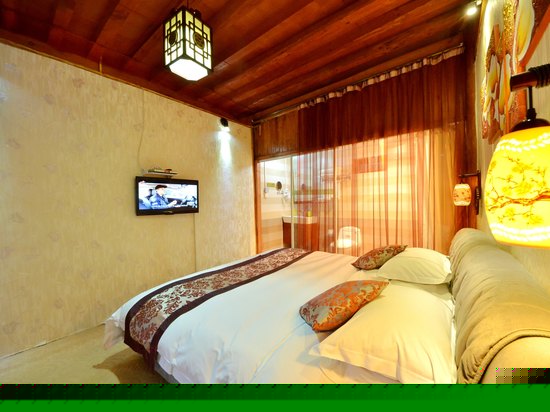 义尚典雅蜜月房