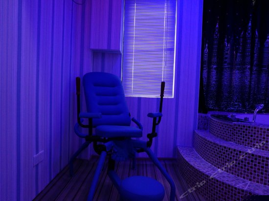 浪漫地中海主题影院房