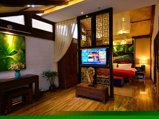 花月夜东南亚大床房