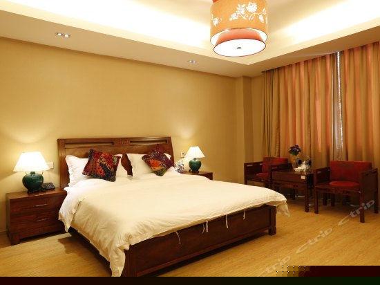 豪华原木大床房