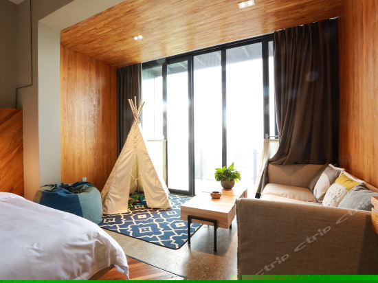 最美洱海阳台海景家庭房