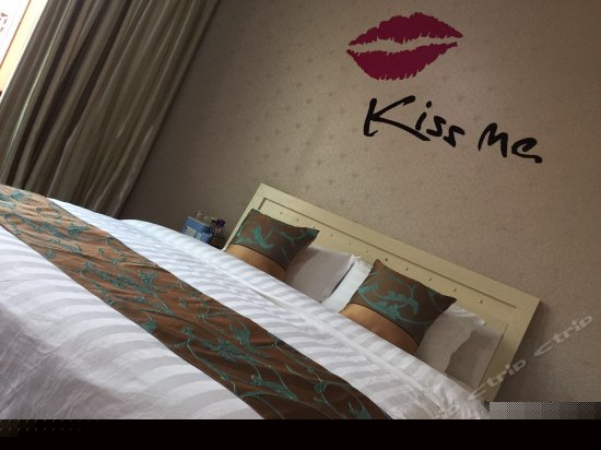 豪华电脑大床房