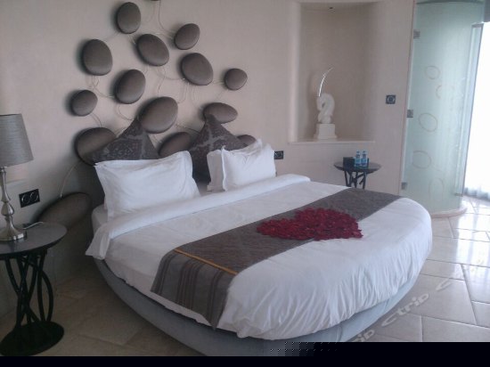 270°至尊家庭套（两房一厅）