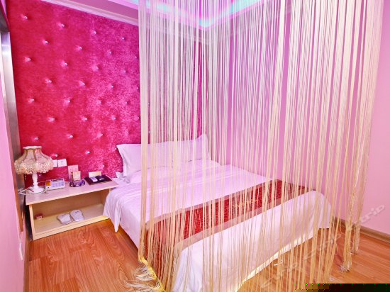 特色情人房(无窗)