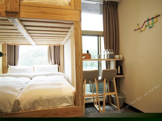 乡村风格温馨四人房