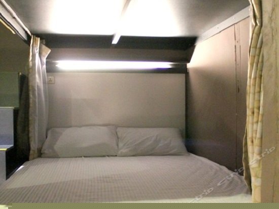 背包客共享宿舍（双人床位房）（无窗）